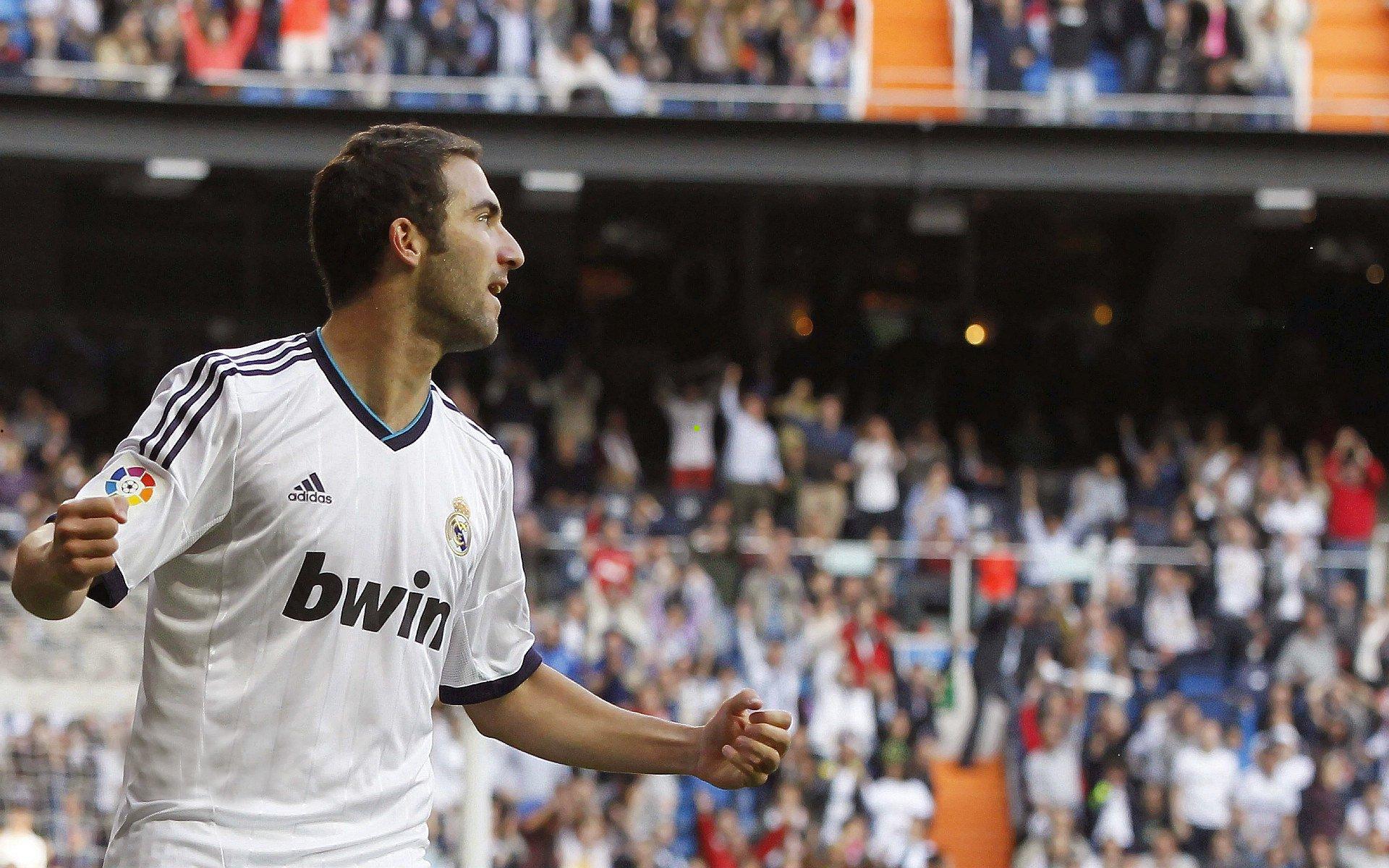 德媒披露于帕梅卡诺合同诉求，高薪与解约条款成焦点